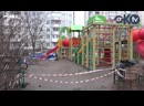 В Колпинском районе устанавливают новые детские площадки