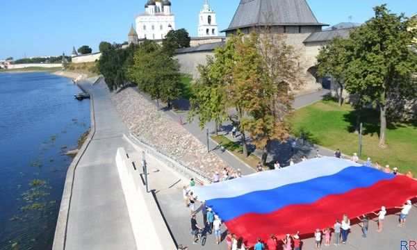 Колпинские подарки древнему Пскову