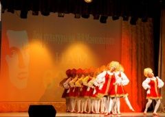 В Металлострое прошел первый фестиваль творческих коллективов поселка «Алло, а мы талантливы!»