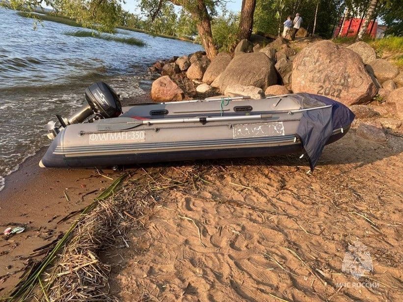 Брошенная на лодке в Финском заливе семилетняя девочка вплавь добралась до суши Брошенная на лодке в Финском заливе семилетняя девочка вплавь добралась до суши