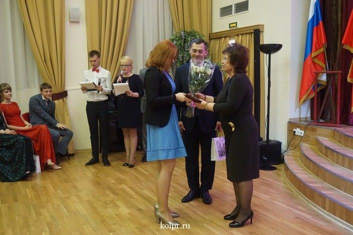 В Колпинском районе награды «За особые успехи в учении» получил 51 выпускник