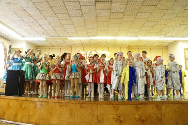 Творческие коллективы Колпинского района поздравили юных пациентов Детской городской больницы № 22