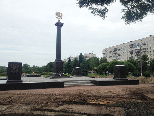 Началось благоустройство у стелы