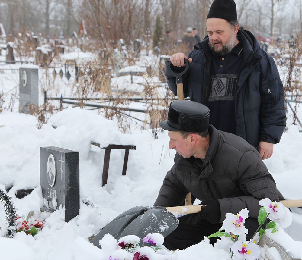 15 февраля – юбилей вывода Советских войск из Афганистана. Воинских почестей погибшим воинам отдано не будет. Но в Колпине к каждой могиле придут братья по оружию