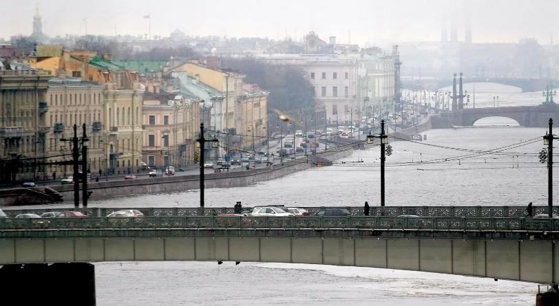 Росприроднадзор зафиксировал сброс в Неву мутных стоков