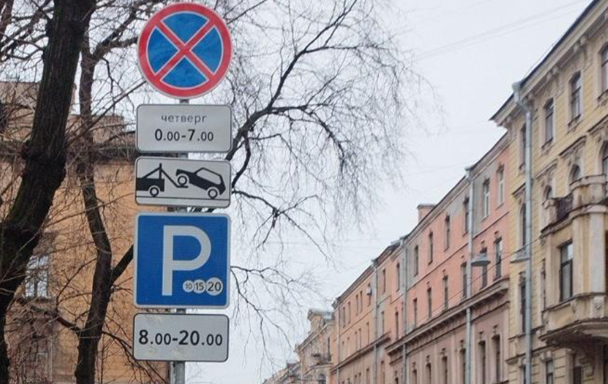 На платных парковках Петербурга запретят оставлять машины на ночь