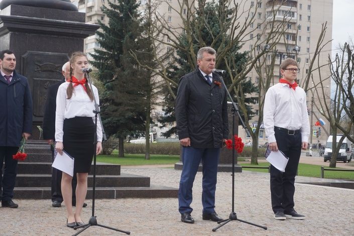 В Колпинском районе прошла торжественная церемония передачи Вечного огня в рамках проекта «Честь и Достоинство»