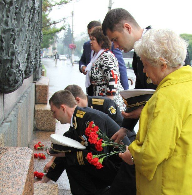 Экипаж подлодки «Колпино» провел первую высадку в городе