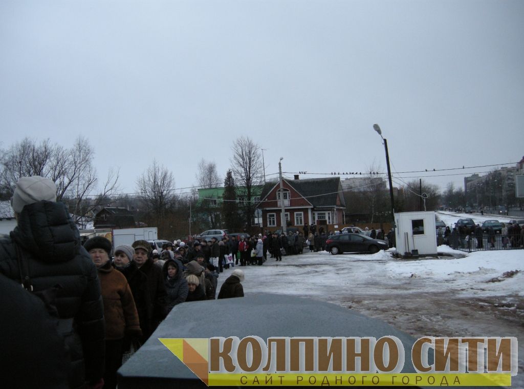 Крещенское &quot;моржевание&quot; у Свято-Троицкого собора