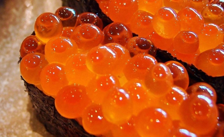 В Петербурге упал спрос и цены на икру