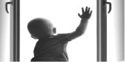 2-летнюю жительницу Металлостроя, выпавшую из окна, перевели из реанимации в палату 2-летнюю жительницу Металлостроя, выпавшую из окна, перевели из реанимации в палату