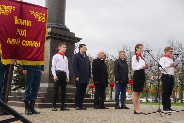 В Колпинском районе прошла торжественная церемония передачи Вечного огня в рамках проекта «Честь и Достоинство»