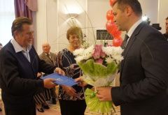 Глава района поздравил «золотых» юбиляров супружеской жизни