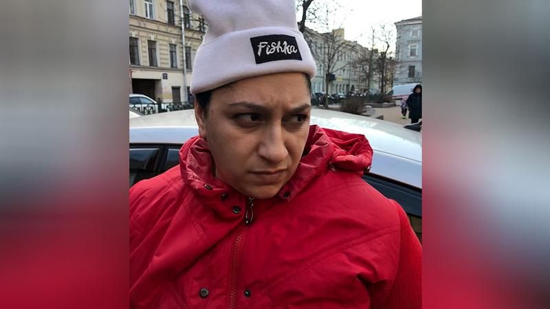 Полицейские задержали двух мошенниц, «снимавших порчу» в Колпино Полицейские задержали двух мошенниц, «снимавших порчу» в Колпино