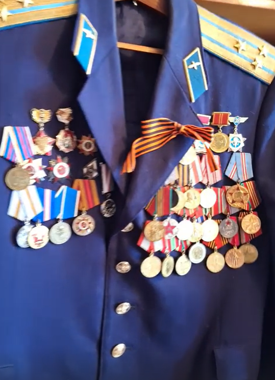 Ветерану Ивану Кривоносу вручили знак почетного жителя Колпино