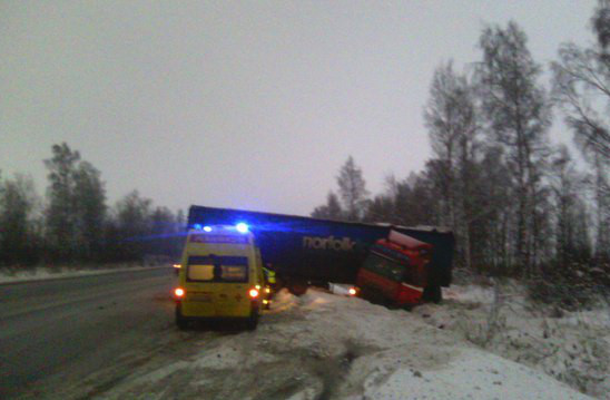 В ДТП на Московском шоссе водитель фуры сломал ребра
