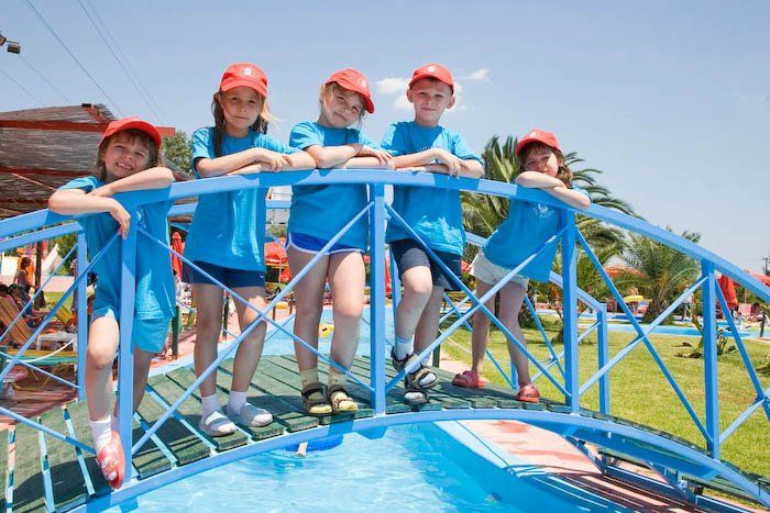 В Колпинском районе начали работу 6 детских лагерей