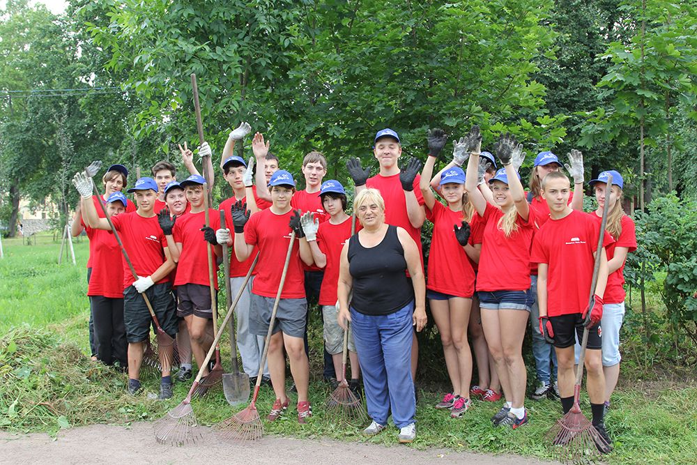 «Пчелки» убирают город