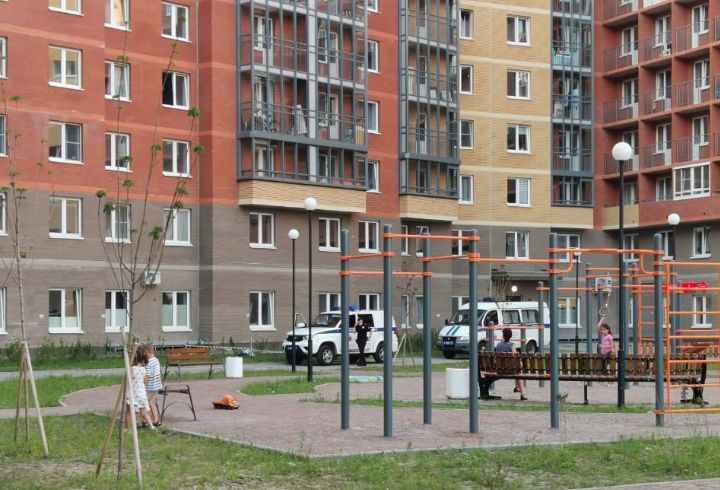 Подросток погиб после падения с высоты в Колпино Подросток погиб после падения с высоты в Колпино