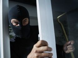 В Колпино воры не успели унести деньги из терминала оплаты