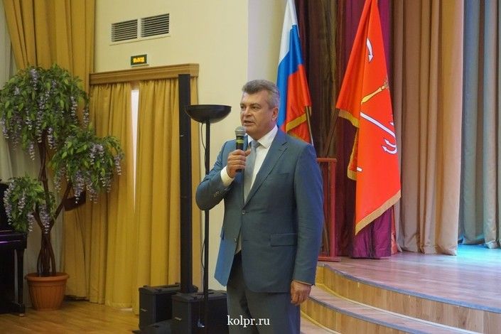 В Колпинском районе награды «За особые успехи в учении» получил 51 выпускник