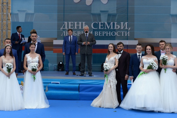 Петербург отметил День любви, семьи и&nbsp;верности