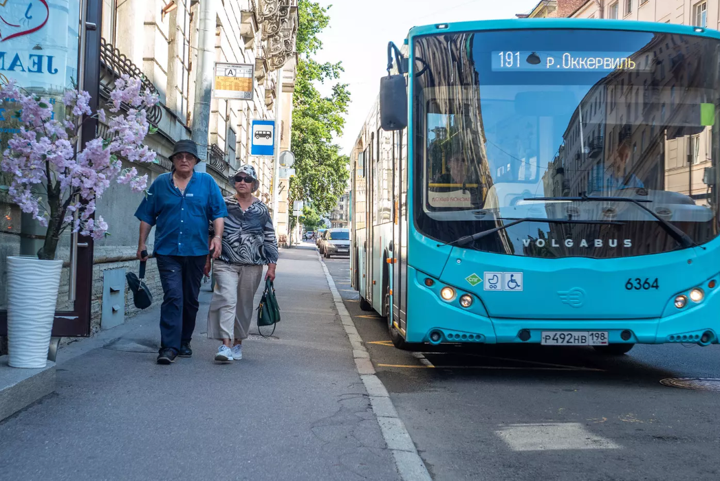 В Петербурге переименовали 41 остановку автобусов и троллейбусов