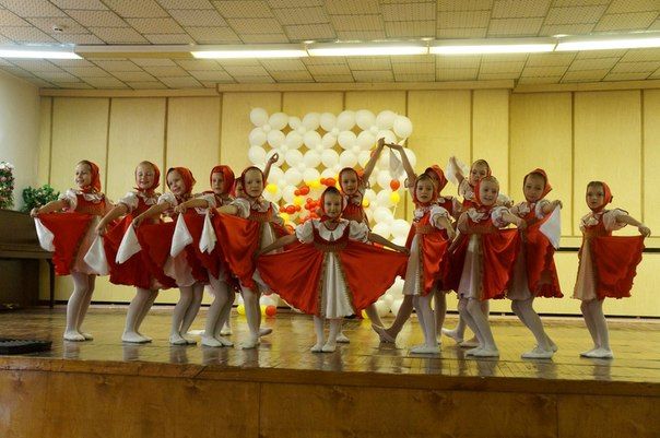 Творческие коллективы Колпинского района поздравили юных пациентов Детской городской больницы № 22