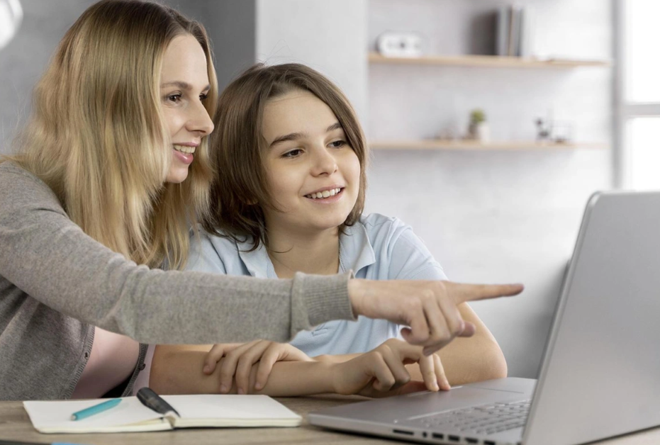 В Госдуме выступили против платных услуг в электронных школьных дневниках