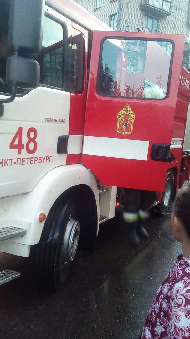 Колпинцы спасли людей на пожаре