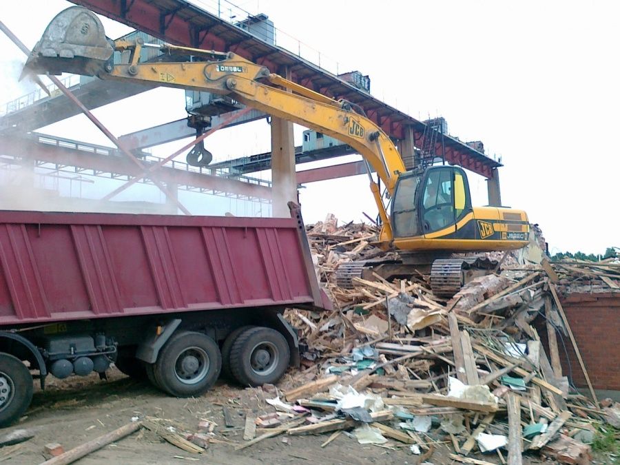 «Размах СПБ» демонтировал старые корпуса Усть-Ижорского фанерного комбината «Размах СПБ» демонтировал старые корпуса Усть-Ижорского фанерного комбината