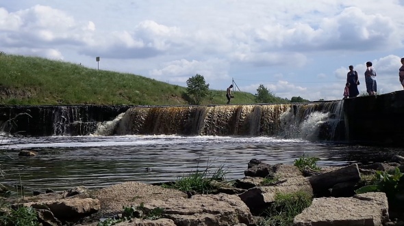 Интересное место: Водопад на реке Тосна (Видео)