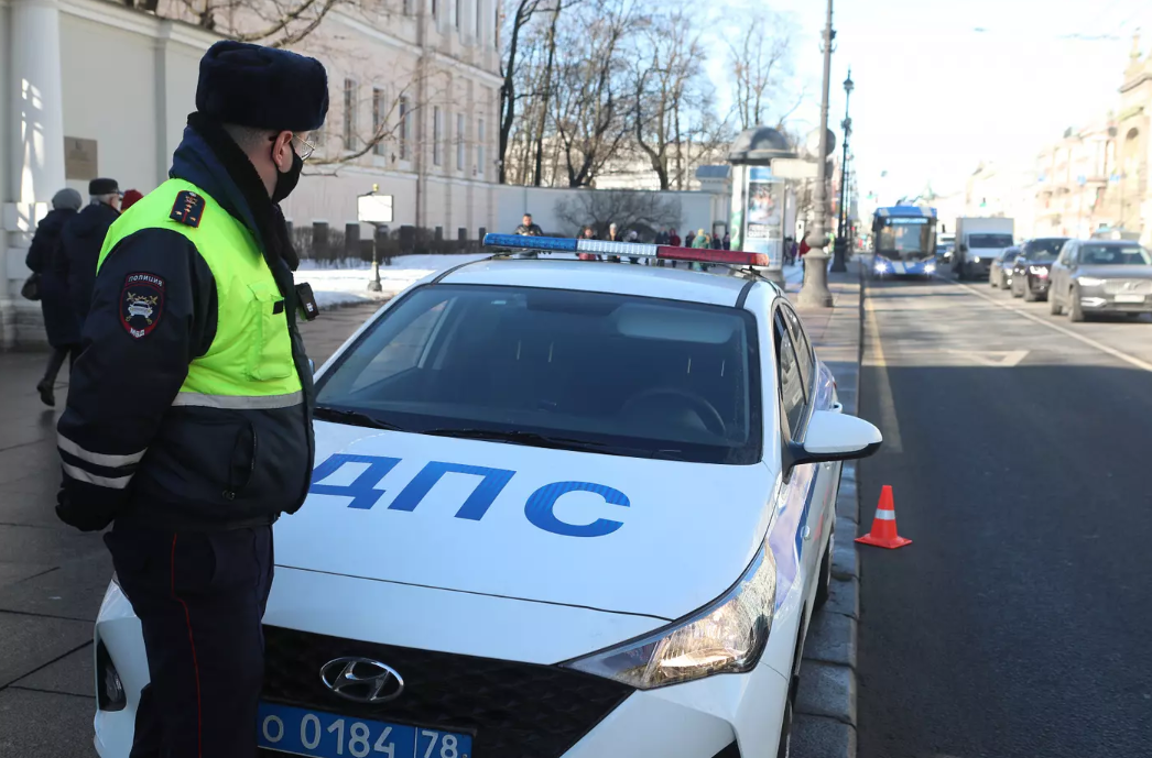 В Колпино сотрудники Госавтоинспекции пресекли контрабанду алкоголя