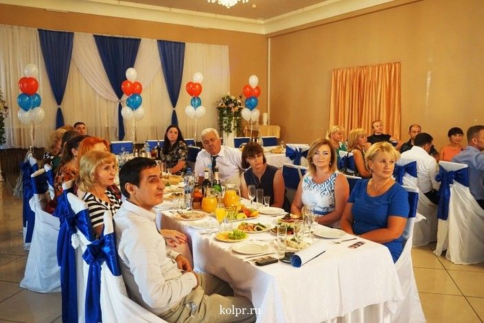 Глава района Анатолий Повелий поздравил работников сферы потребительского рынка Колпинского района