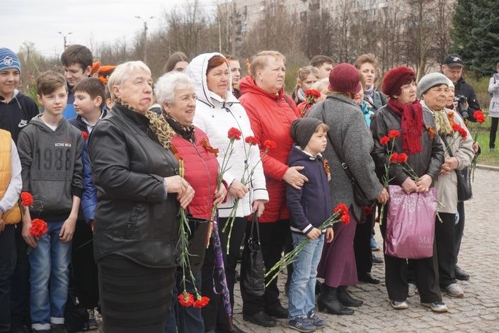В Колпинском районе прошла торжественная церемония передачи Вечного огня в рамках проекта «Честь и Достоинство»