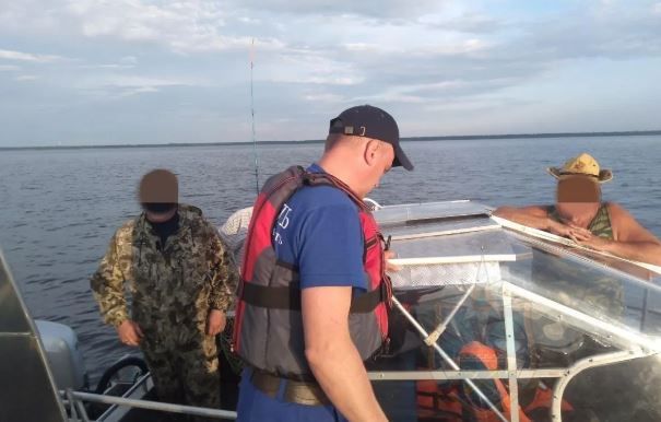 «Трое в лодке, не считая собаки»: спасательная операция развернулась на Ладожском озере