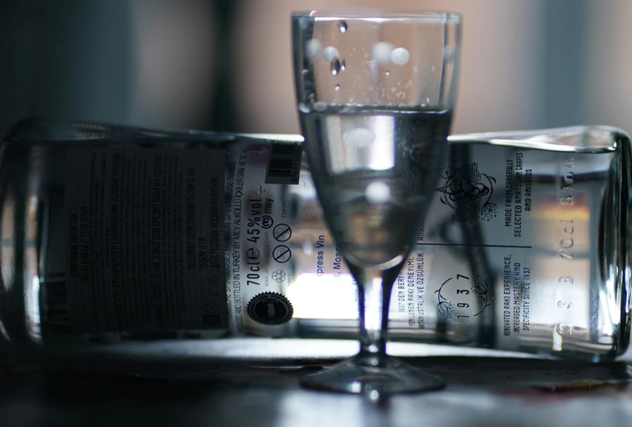 Россиян предупредили о рисках столкнуться с контрафактным алкоголем перед Новым годом