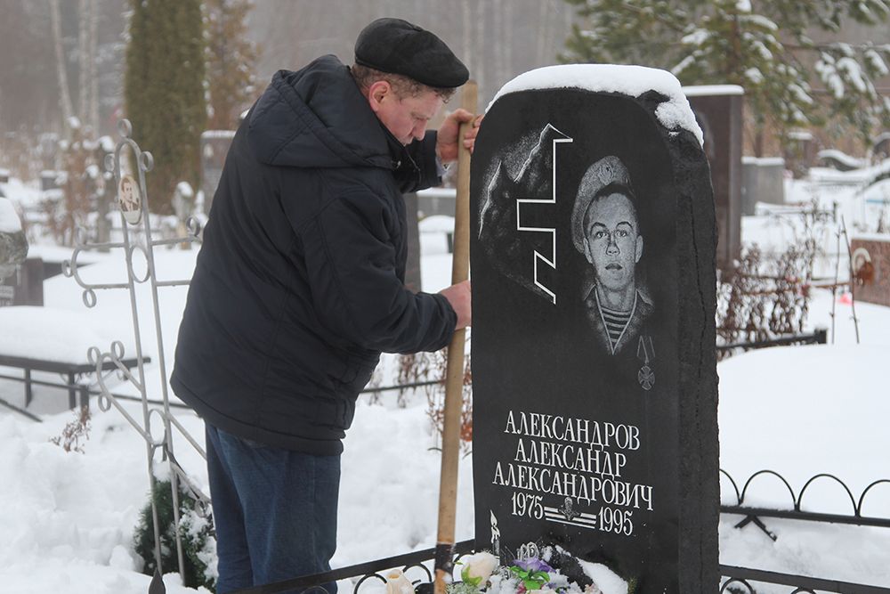 15 февраля – юбилей вывода Советских войск из Афганистана. Воинских почестей погибшим воинам отдано не будет. Но в Колпине к каждой могиле придут братья по оружию