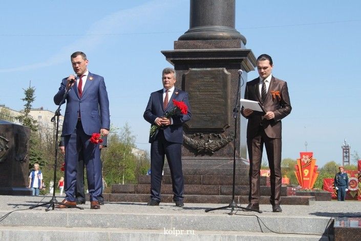 ФОТО: Торжественный митинг у стелы