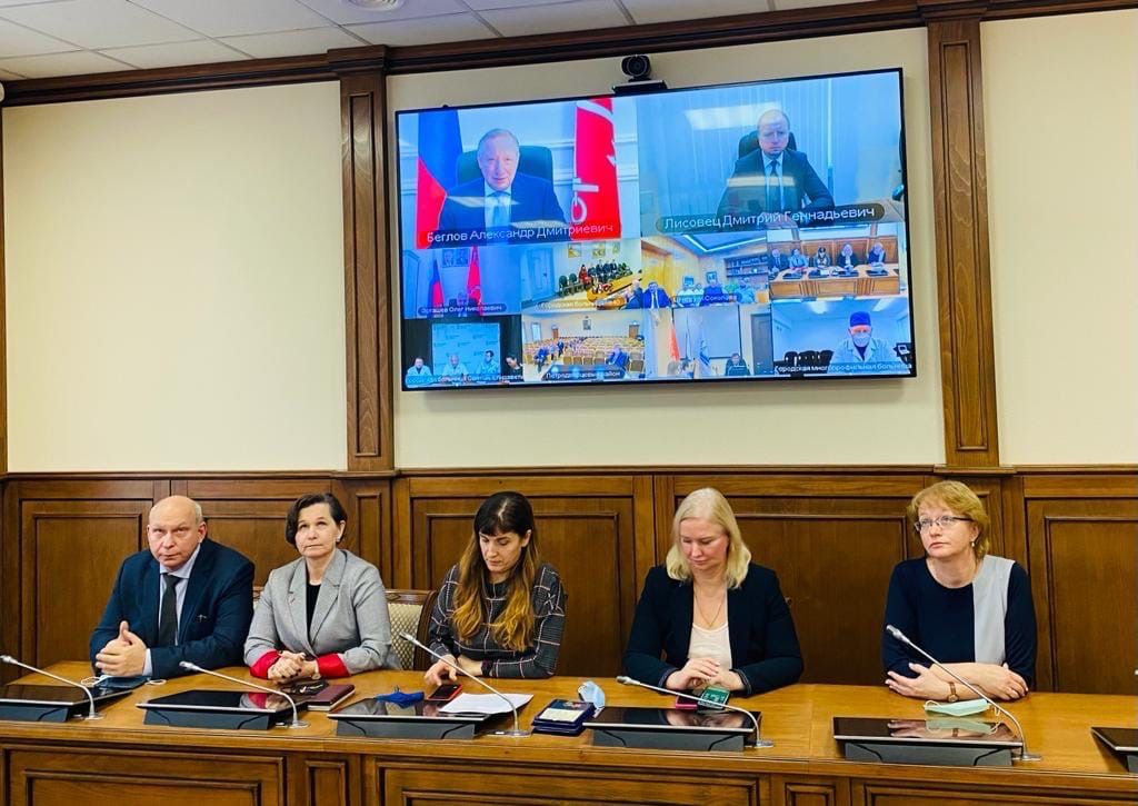 Колпинские врачи удостоены почетной награды Колпинские врачи удостоены почетной награды
