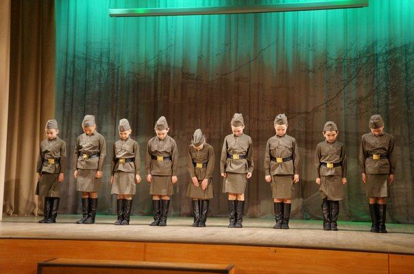 Творческие коллективы Колпинского района поздравили ветеранов