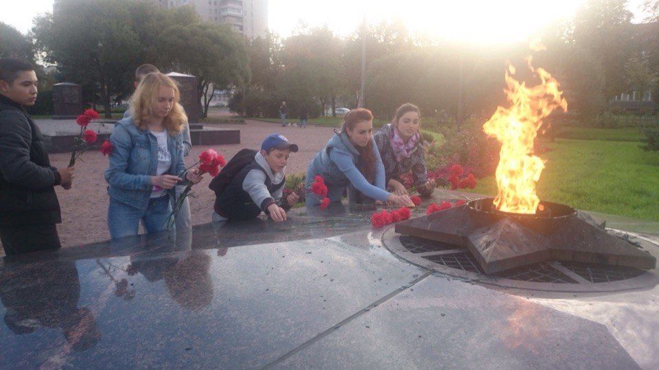 Молодогвардейцы Колпино устранили последствия вандализма