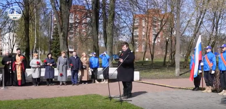 У памятника ликвидаторам техногенных катастроф в сквере Коммуны прошло мероприятие