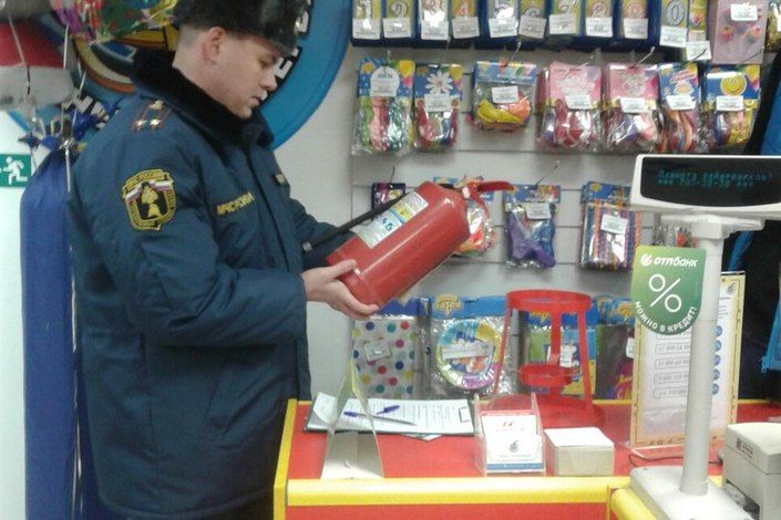В Колпинском районе прошли профилактические мероприятия по обследованию мест реализации пиротехнических изделий