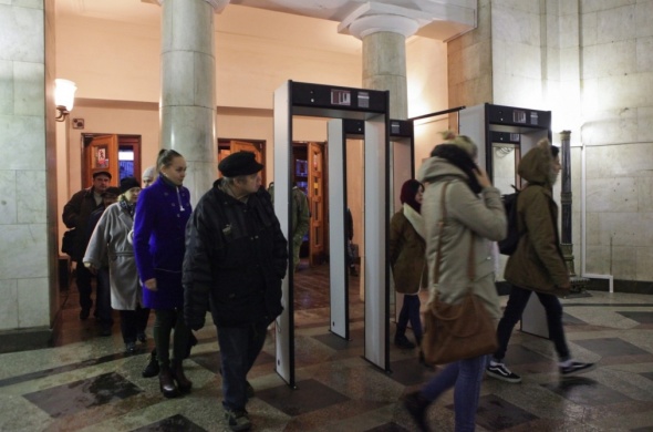 Пассажиров метро Петербурга пропустят через рамки