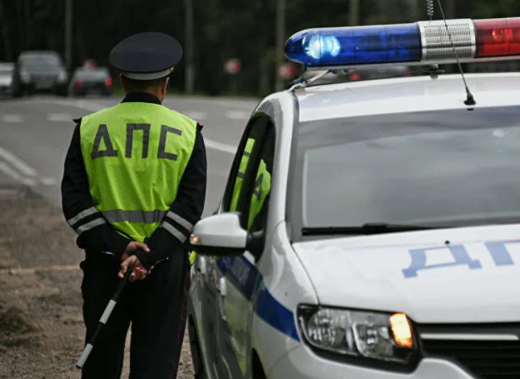 Житель Петербурга лишился прав почти на полтора года за побег с места ДТП