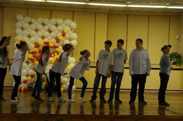 Творческие коллективы Колпинского района поздравили юных пациентов Детской городской больницы № 22