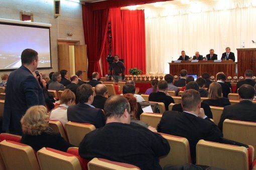 Перспективы работы предприятий общественного автотранспорта в 2015 году обсудили с участием вице-губернатора И.Н.Албина в Колпино