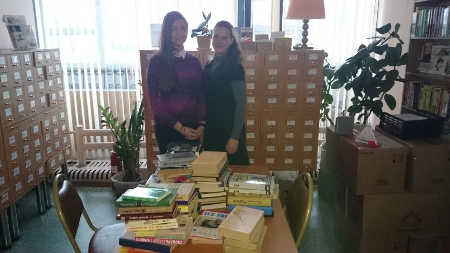 Волонтеры проекта «Рука помощи» провели пробную акцию "Подари книгу библиотеке" в Колпино Волонтеры проекта «Рука помощи» провели пробную акцию "Подари книгу библиотеке" в Колпино