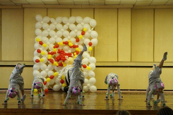 Творческие коллективы Колпинского района поздравили юных пациентов Детской городской больницы № 22